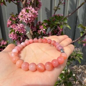 NEW Natural Yanyuan Agate Beaded Bracelet – 8mm pink.